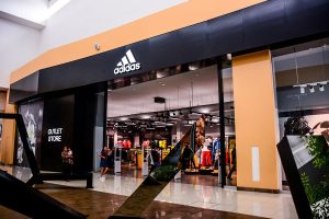 Tienda Adidas en plaza Outlet Puebla Premier