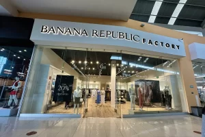 Foto de Banana Republic dentro de plaza Outlet