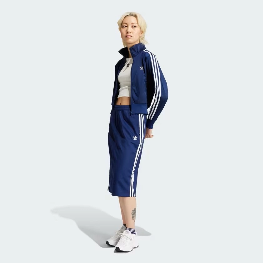 Ejemplo de estilo athleisure Adidas