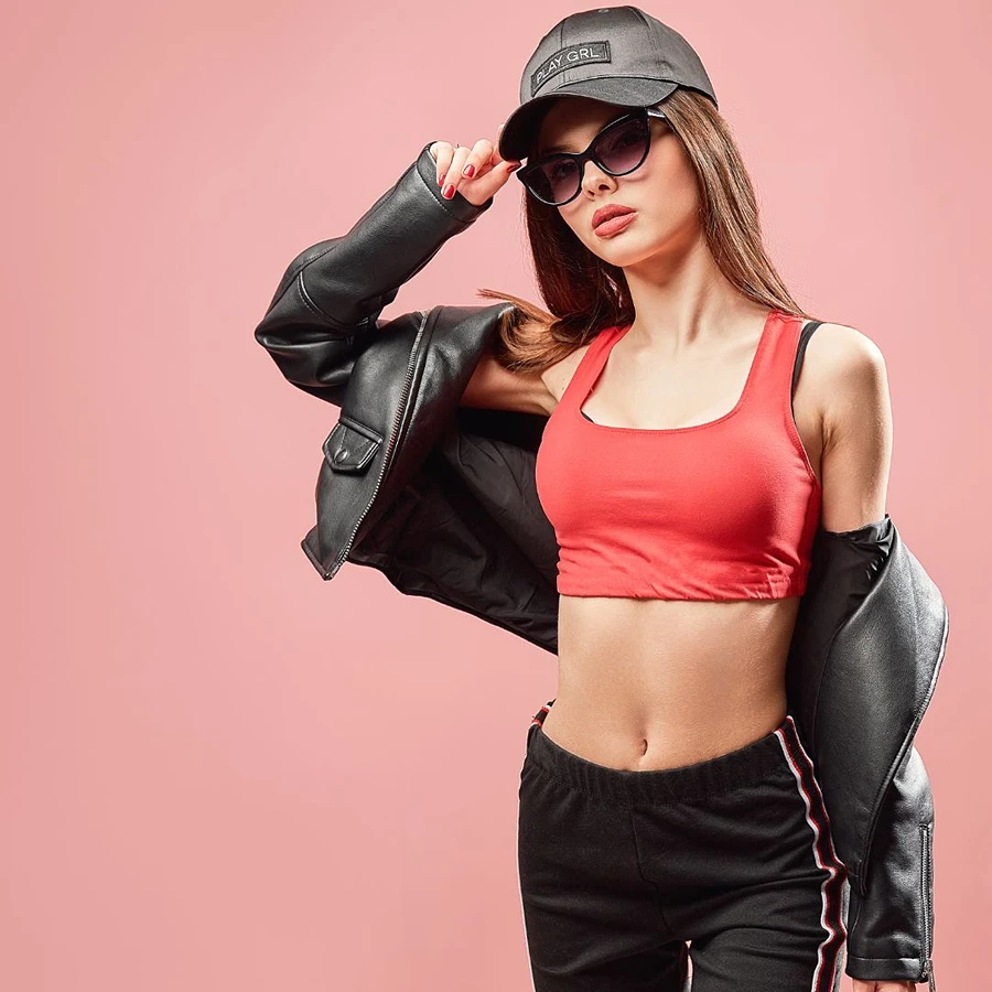 TOP combinado con chamarra para estilo athleisure