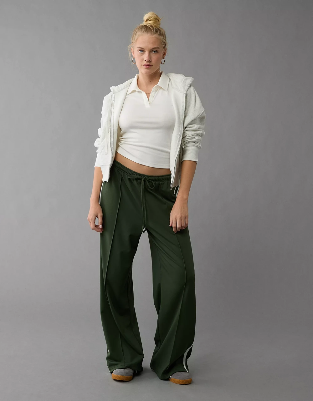 Pantalón verde militar de mujer Outfit