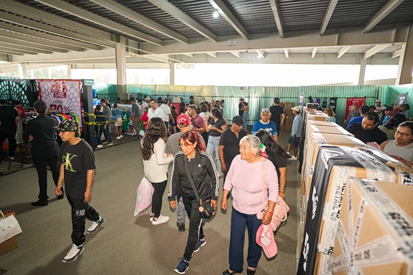 Descuentos en ropa de hombre en la Venta de Estacionamiento Outlet