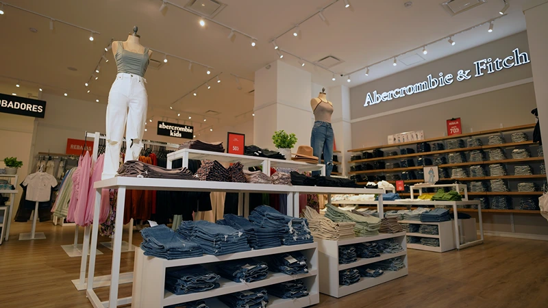 Abercrombie Fitch Outlet interior de la tienda