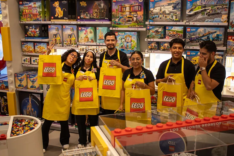 Personal de tienda Lego Outlet