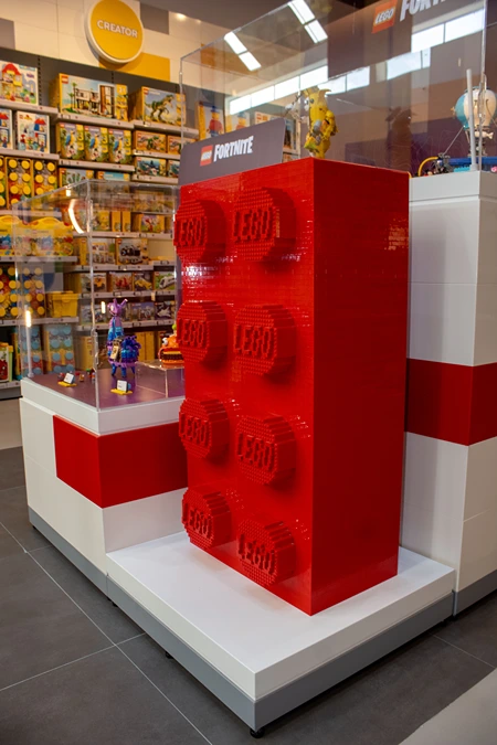 Pieza Lego Roja Gigante en Tienda