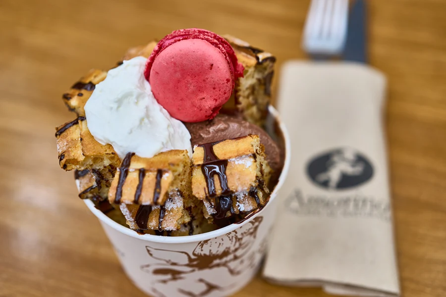 Toppings con Waffle sticks y macaroons Amorino