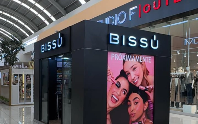 Bissú tienda de cosméticos en plaza Outlet Puebla Premier