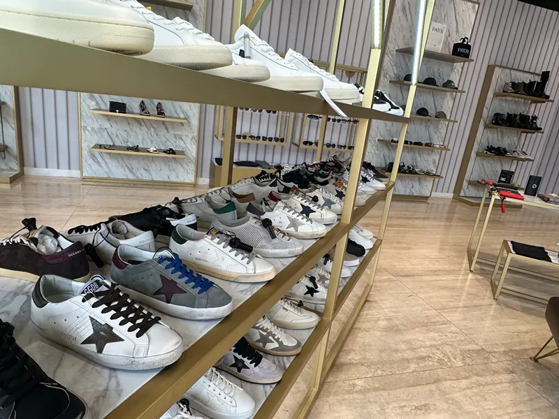 Calzado con descuento en Tienda LUXE OFF Outlet