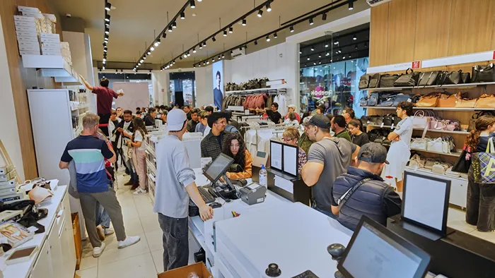 Detalle de promociones en la sección de Calvin Klein para el fin de semana más barato del año