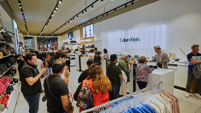 Acceso a la tienda CK Store con publicidad del Buen Fin en la plaza