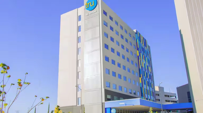 Holet Tru convenio con Outlet Puebla Premier