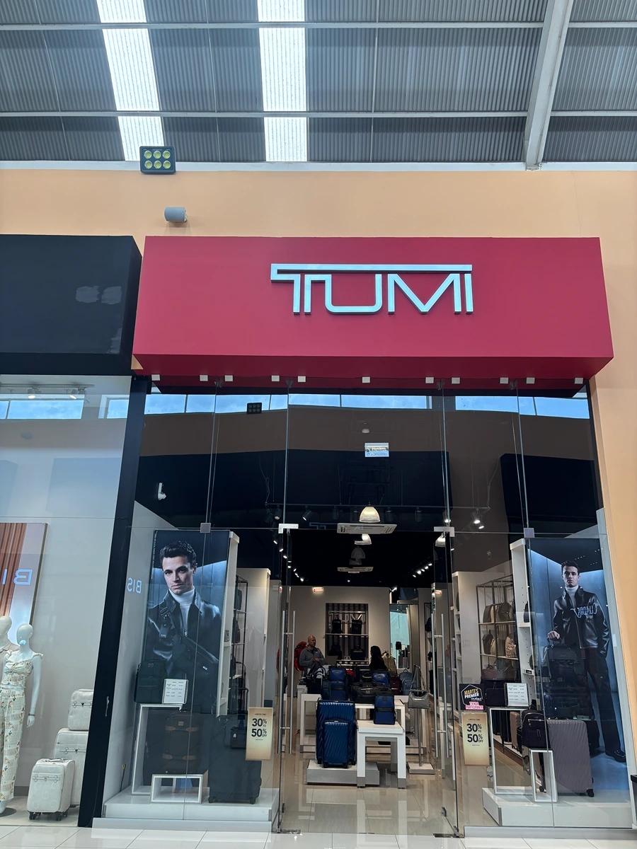 Tienda TUMI plaza Outlet Puebla Premier