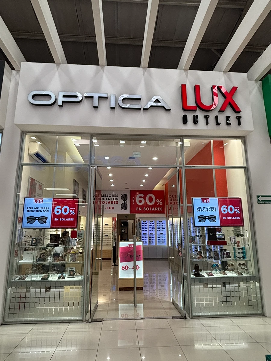 Tienda Óptica LUX en centro comercial Outlet Puebla Premier