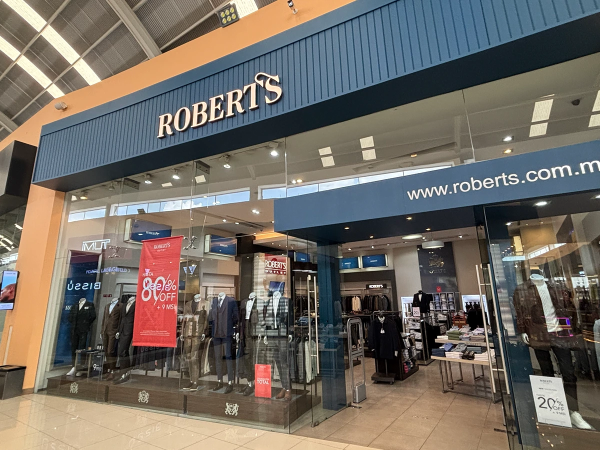 Tienda Roberts en plaza Outlet Puebla Premier