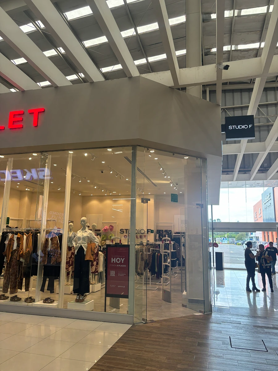 Tienda STUDIO F plaza Outlet Puebla Premier