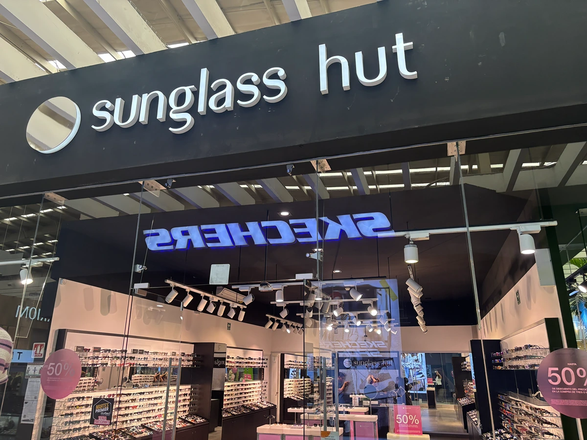 Tienda Sunglass hut plaza Outlet Puebla Premier