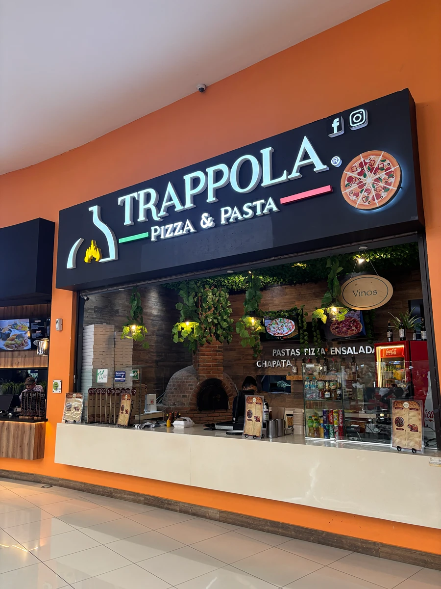 Restaurante de Pizza y Pasta Trappola en plaza Outlet Puebla Premier