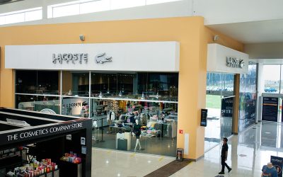 40-lacoste-outlet-interior-plaza
