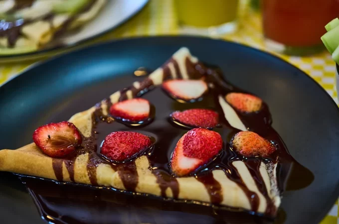 Crepa de fresa en restaurante Fresh Outlet